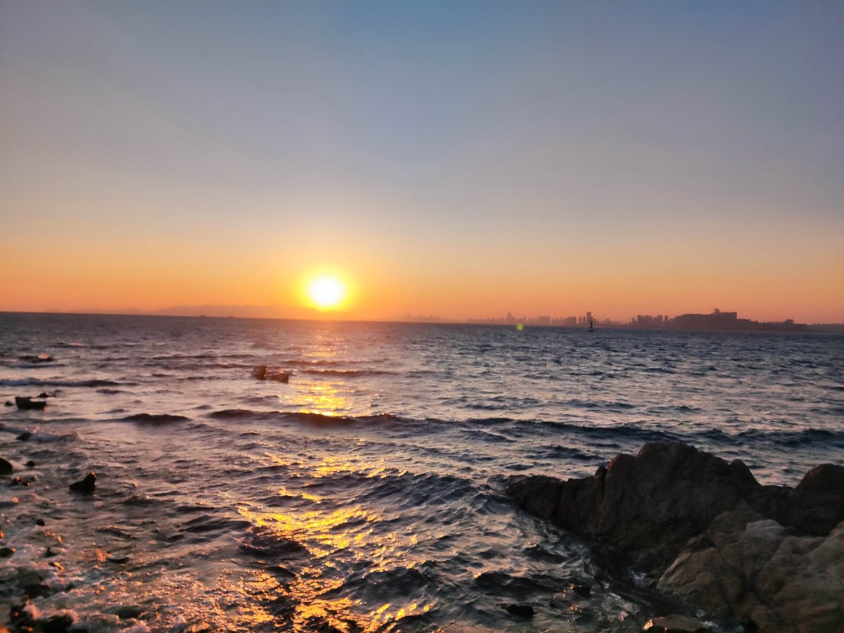ysber29127164's tweet photo. Just wrapped up a weekend road trip to the coastal town! Chasing sunset, eating fresh seafood, and forgetting work notifications. https://t.co/FiRkX3o2D4