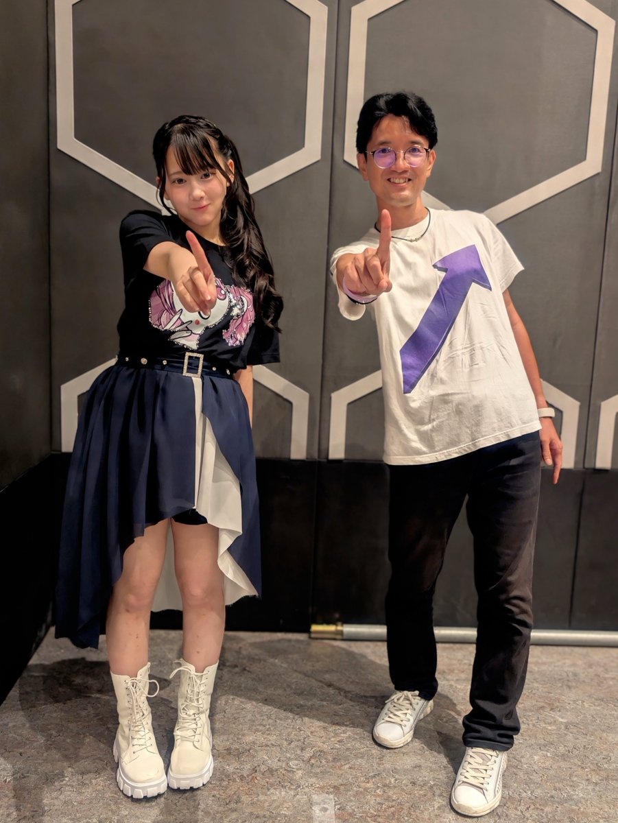 Konekoaruki's tweet photo. 11周年完走記念🎉うー↗たんお疲れさま👍️
来年12も撮ろうな‼️💜
#逢里みう #ばっしょー福岡11周年 https://t.co/8IeSB2Sk7U