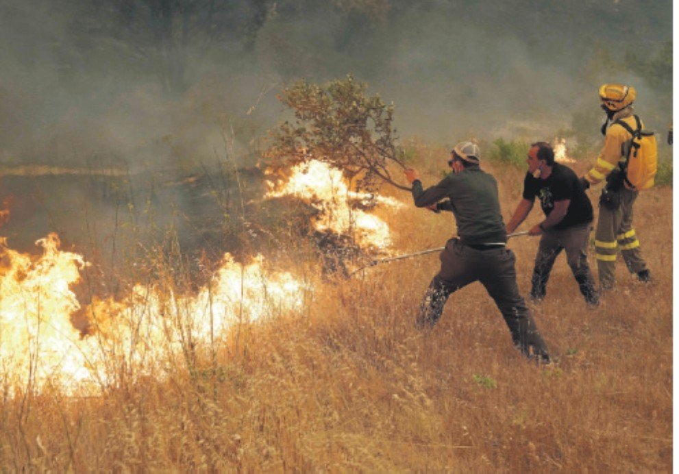 RafaelNieto46's tweet photo. Una pandemia. 
Una nevada histórica. 
Una dana.
Un apagón nacional. 
Un accidente de tren. 
Centenares de incendios. 

Ninguna de estas desgracias son naturales. Todas tienen un causante: la dejadez, la ineptitud, la imprevisión, la inmoralidad de los gobernantes. 

Abre los ojos https://t.co/ICjWCVbn9R