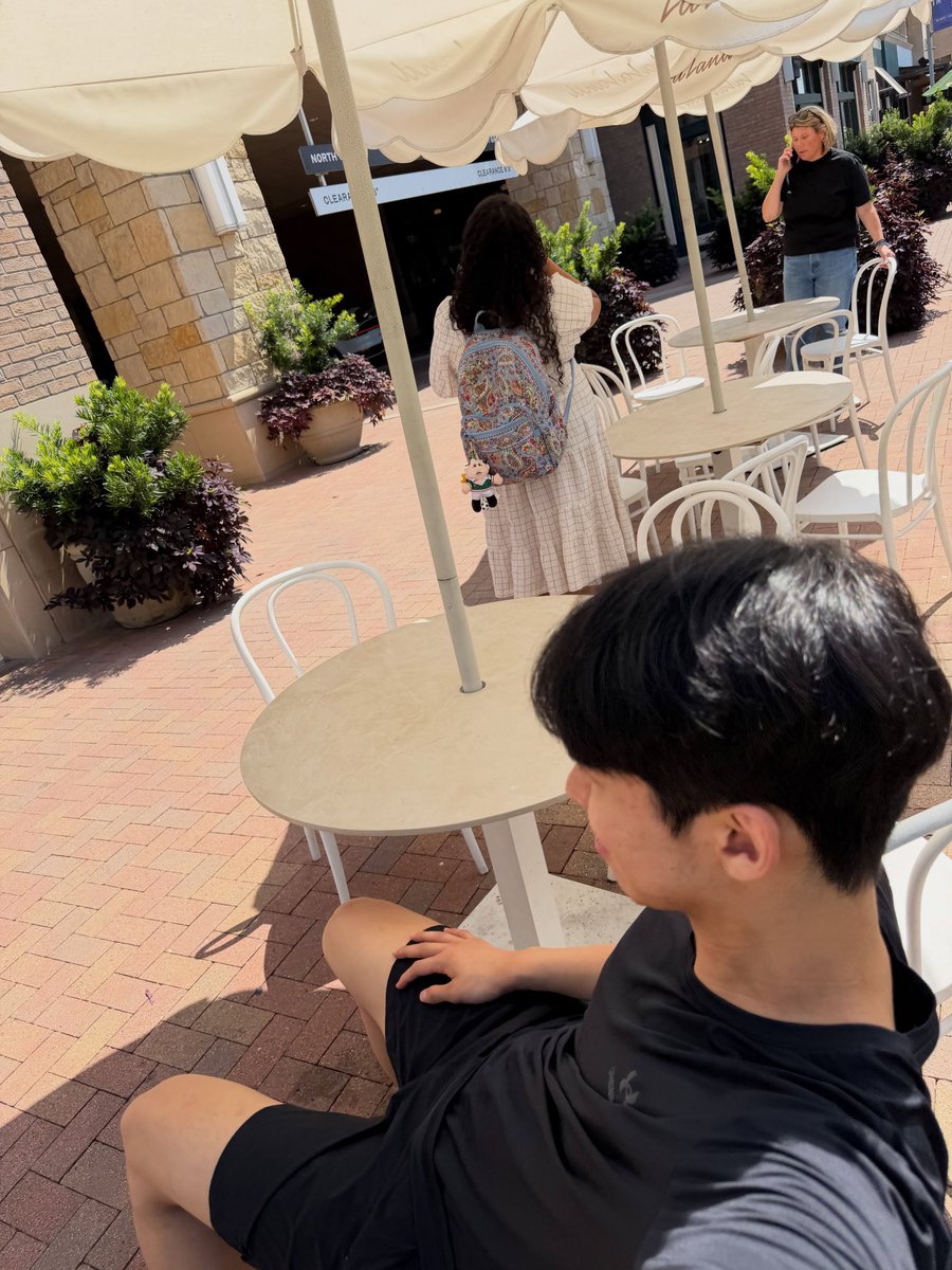 oevxnr's tweet photo. 아먼데ㅋㅋㅋㅋㅋㅋ진짜MZ같고,영크크같고이런건언제또찍엇는지너무기여운듯 😁💕 https://t.co/Ltn0Avkb66