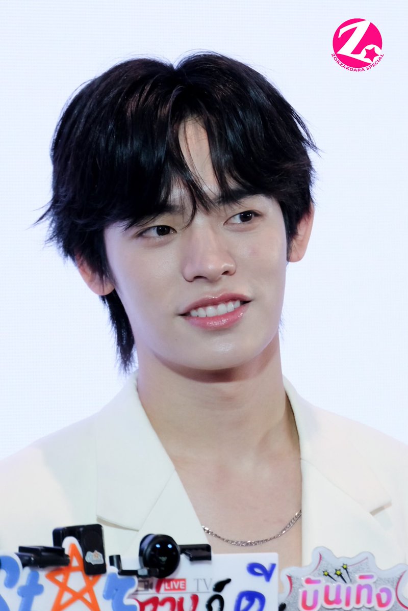 Zokzakdara2's tweet photo. บรรยากาศในช่วงสัมภาษณ์ " ป๋อ ศุภการ " ในงาน Baby Bright "Chemistry of Kiss" with TEETEE-POR💄

BBB CHEMISTRY OF TTP
#TEETEEPORLABOFLOVE 
#TeeteePor #ตี๋ตี๋ป๋อ
#twnpich #PorSuppakarn 
#BabyBrightMakeup https://t.co/e0KxjJlpAP