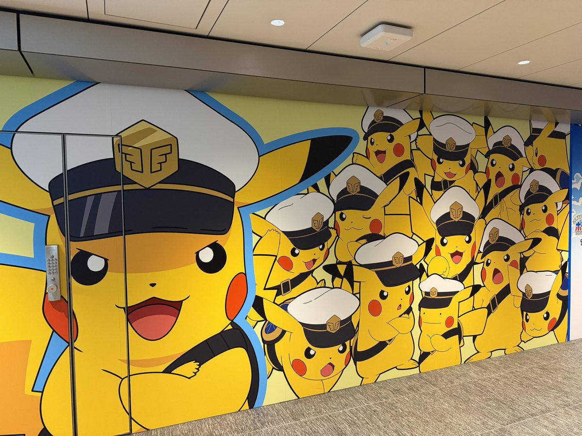 Chillming_'s tweet photo. #ポケモンGO

東京駅にててんこ盛りのピカチュウみつけたの、かわいいw https://t.co/GZnYKacb8j