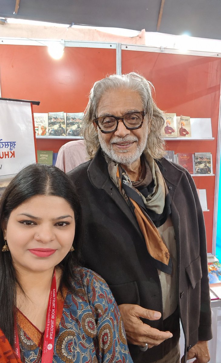 HiibzZzy's tweet photo. I was Honoured to meet the Legend - #MuzaffarAli 

#chinarbookfestival2026 @nbt_india #CBF2026 #imtiyazAli  @amitwanchoo https://t.co/vJtPZgZGLn