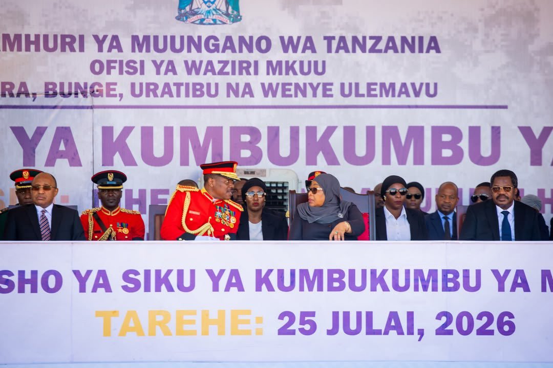 SuluhuSamia's tweet photo. Julai 25 kila mwaka ni Siku ya Mashujaa; siku adhimu ya kuwakumbuka na kuwaenzi wote waliotoa maisha yao kupigania uhuru na kulinda amani ya nchi yetu. Kwa ujasiri, uzalendo na kujitolea kwao, walituachia msingi imara wa uhuru, amani, umoja na mshikamano tunaouenzi hadi leo.

Tunapowakumbuka mashujaa wetu, tuendelee kulinda tunu walizotuachia kwa kudumisha amani, umoja na kufanya kazi kwa bidii katika kujenga Tanzania yenye maendeleo na ustawi, kwa manufaa ya kizazi cha sasa na kijacho.

Mungu Ibariki Tanzania.