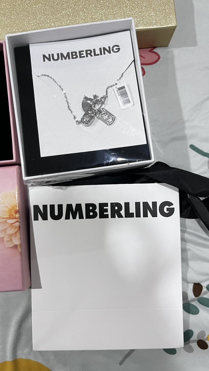 febmoonnight's tweet photo. ปล่อยต่อครับเตง เหตุเพราะซื้อมาเยอะเกินไม่มีที่เก็บ ราคาตามรูปเลยครับ สนใจตัวไหนทักมาสอยถามได้เลย ค่าส่ง30-50บาท ต่อรองได้นิดหน่อยครับบ #ส่งต่อเครื่องประดับ #สร้อยคอ #กำไลข้อมือ https://t.co/4dII0Q58kb