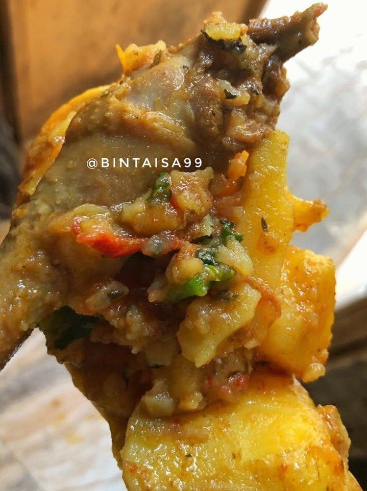 chefbintaisa52's tweet photo. Oya .
Saturday  Morning ,what are you going with?

Potato Chicken Veggie  Medley 
OR
Chicken Veggie  Curry?

@chefbintaisa52 for a dang  reason📍Kano https://t.co/koduCiYtPm