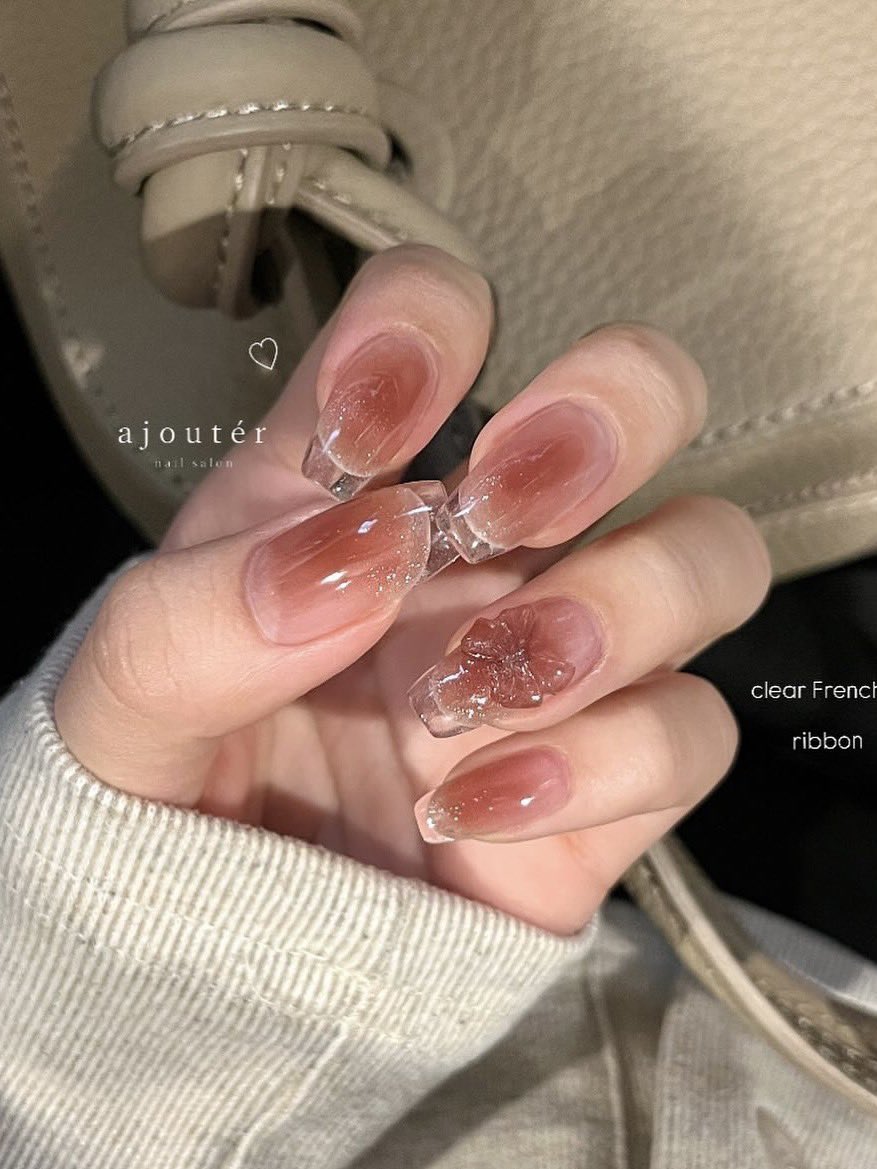tsumu_beauty's tweet photo. この夏やりたいクリアフレンチネイル💅🏻
シンプルで手元が綺麗に見えて可愛いっ https://t.co/JuwxHaoEp3