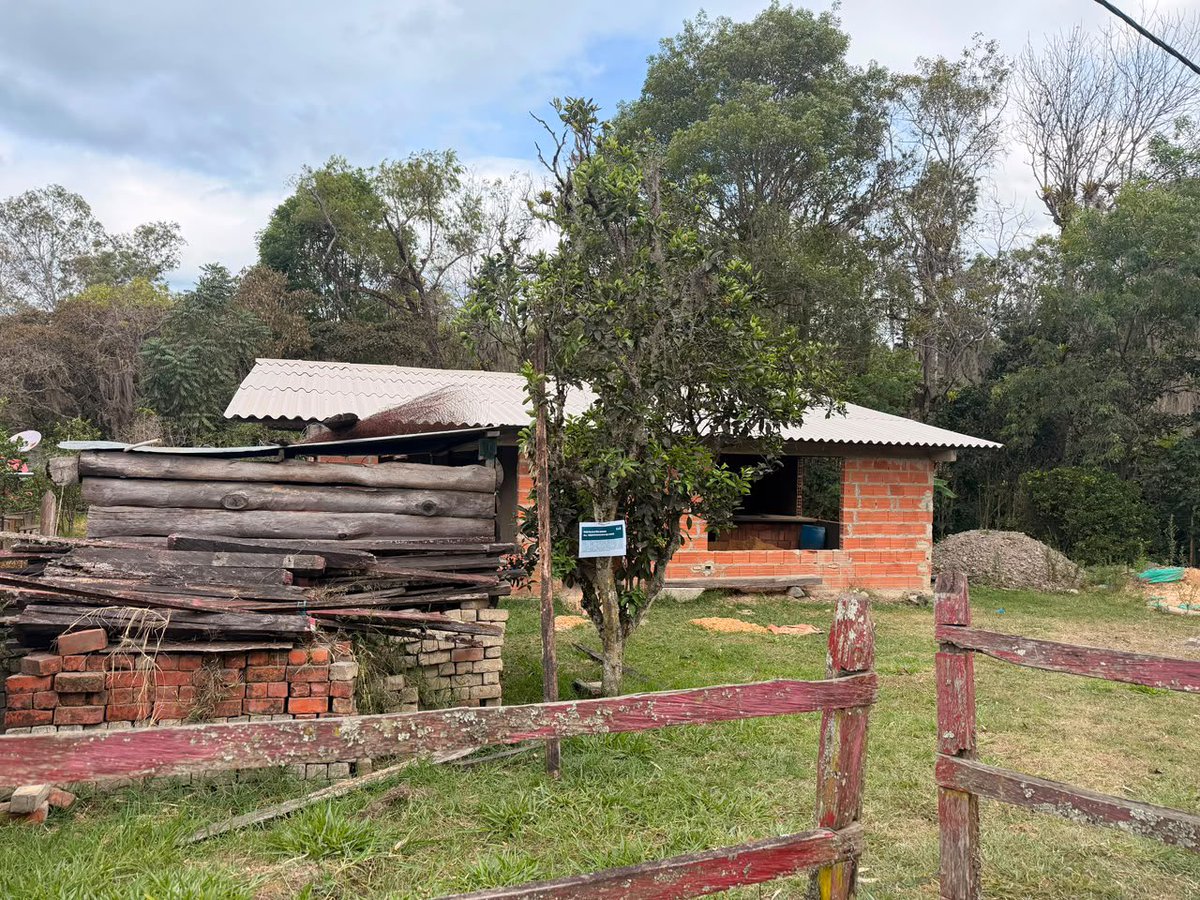 Alfred_Balle's tweet photo. Construir en una ronda hídrica y disponer escombros de forma inadecuada pone en riesgo el agua, el suelo y los ecosistemas. 

En Pacho, Cundinamarca, ordenamos la suspensión inmediata de estas actividades para proteger nuestros recursos naturales. #LaCARactúa https://t.co/Zc0TWYg6qF