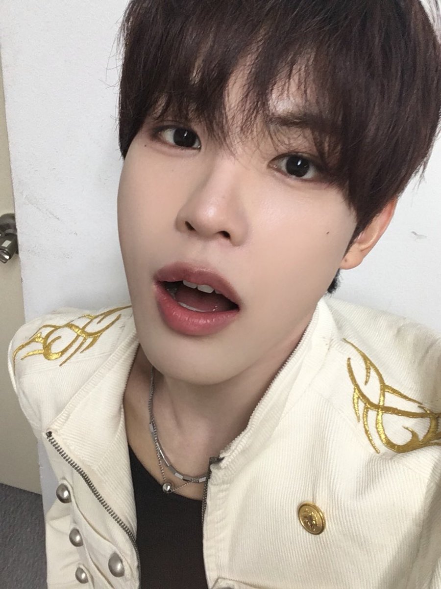 XODIAC_MEMBERS's tweet photo. [#규민🐶] 

👑

#XODIAC #소디엑 #GYUMIN #규민 #똑똑똑_귬이등장 https://t.co/5ZYxWj2VsG