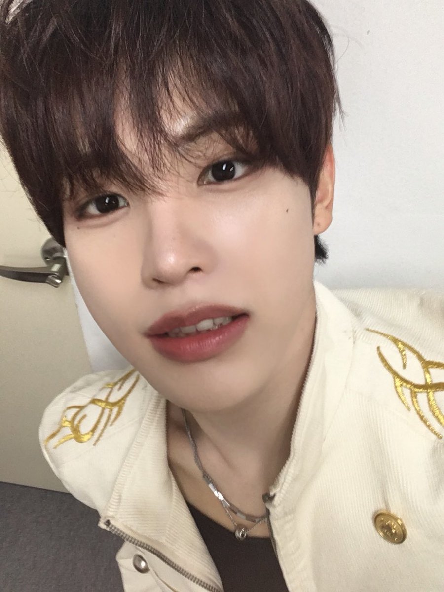 XODIAC_MEMBERS's tweet photo. [#규민🐶] 

👑

#XODIAC #소디엑 #GYUMIN #규민 #똑똑똑_귬이등장 https://t.co/5ZYxWj2VsG