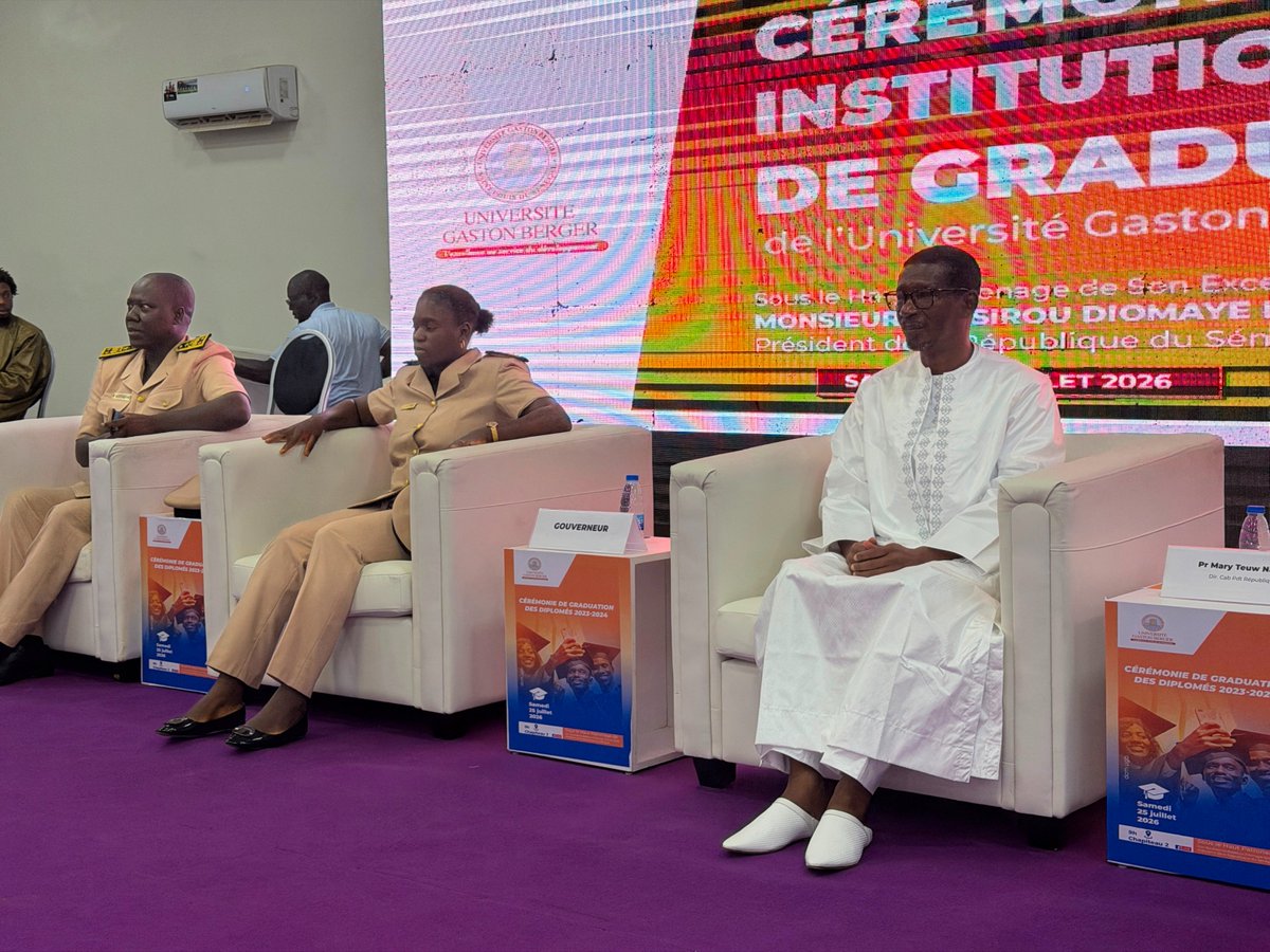 UGBSN's tweet photo. 🎓 La #GraduationUGB2026 est officiellement ouverte !
Aujourd'hui, plus de 600 diplômés de la promotion 2023-2024 recevront leur parchemin des mains des autorités universitaires.

📹 Suivez cette cérémonie historique en direct !

#UGB #UgbGraduation2026#Promotion20232024 https://t.co/SgXVghw9N3