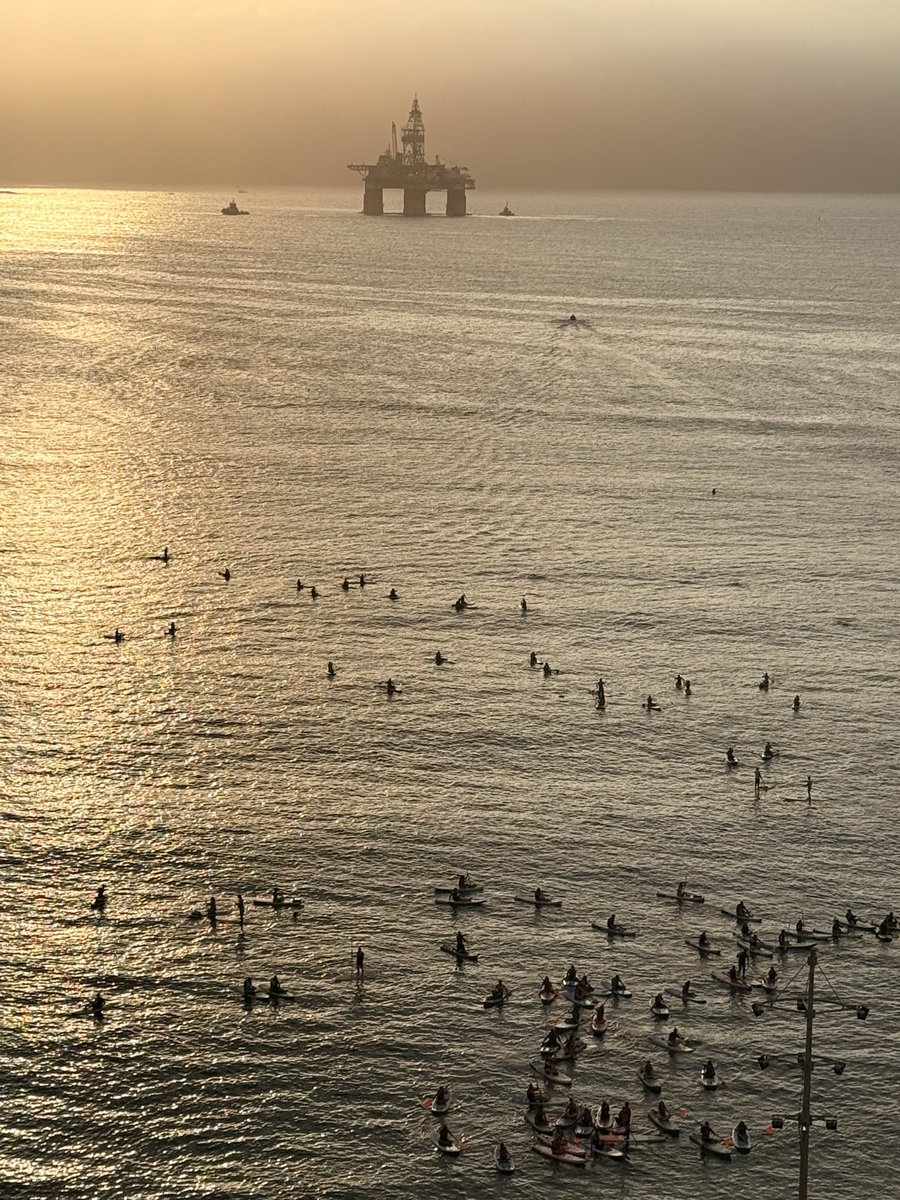lenci24ars's tweet photo. Extraterrestrial invasion on Copacabana? https://t.co/R99Aq9s4iw