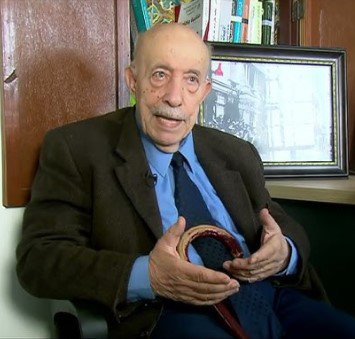 h_chebchoub's tweet photo. Salah #Benkobbi, moudjahid et ancien diplomate est décédé hier.  Élève à l' #ENA , j'ai eu le privilège de bénéficier de son expérience. Je garde en mémoire son souci permanent de transmettre les principes de #Novembre et sa grande modestie .Paix à son âme. https://t.co/acYLZSckr7