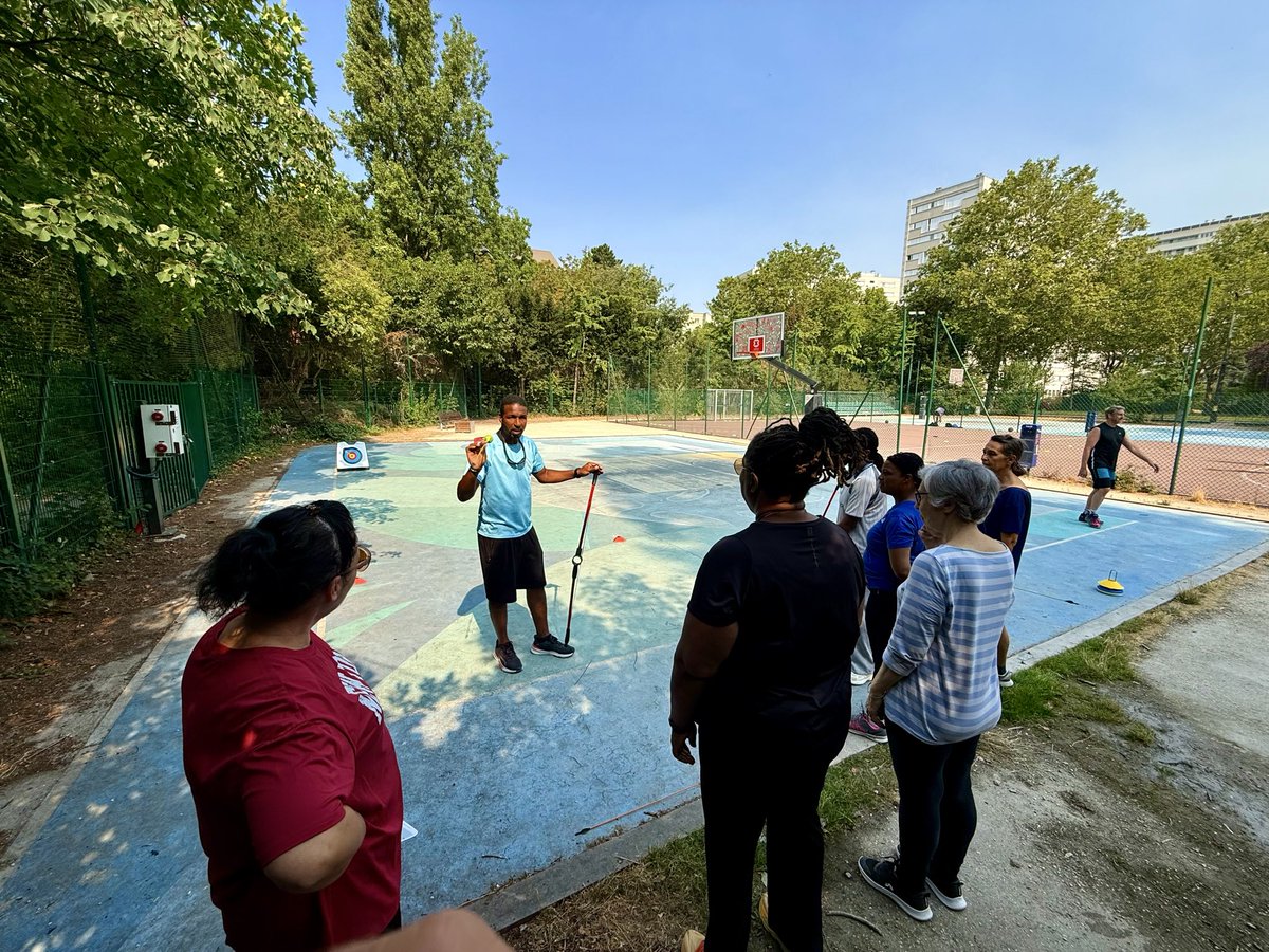 mapavx's tweet photo. Rejoignez-nous les samedis de 10h à 12h au Square Calmette pour des  activités sportives gratuites et conviviales ! Au programme : 
-Gym douce, Marche nordique, Tir à l’arc et Badminton
Venez bouger, vous détendre et partager un moment sportif en plein air ! @Paris_Habitat @_RIVP_