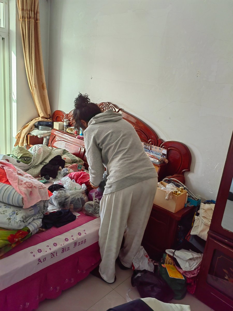 IreneJ31610's tweet photo. Decluttering old stuff this weekend! Donate usable items instead of tossing them—small changes make big impacts for both your space and community.， https://t.co/vZyqN4YFr1