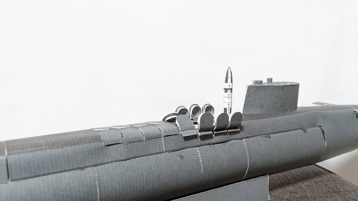 gggsms1's tweet photo. ATVARS Paper Models 1/200 レゾリューション級弾道ミサイル搭載原子力潜水艦 完成です
同スケールのバージニア級より少し長いです
パーツ数も多く大変な作品でした
#ペーパークラフト https://t.co/68p7ju6Zok