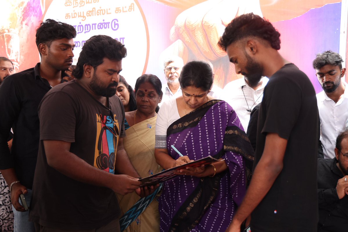 AKKAvazhiyil's tweet photo. மானவர்களுக்காக களத்தில் உடன் நின்று குரல் கொடுத்த அக்கா கனிமொழி சொன்னபடி மாணவர்கள் போராட்டம் வெற்றி..🔥🔥
@kanimozhikarunanidhiofficial 
#akkakanimozhi 
.
.
.
SAVE
PUBLIC
EDUCATION
#dmkforstudents #banneet #dmk #savestudents https://t.co/YBMNJouTn9