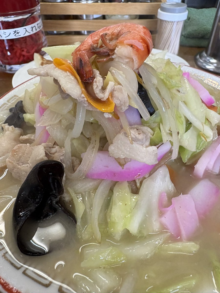 Kitoukai800's tweet photo. #九州ラーメン友理
#長崎ちゃんぽん

お昼ご飯に何を食べようか🤔
色々と出てくる🤣
すき家でウナ牛🐟🐮🤔
久しぶりにいっぷくで竹岡🍜🤔🍙さんの📮みてから久しぶりにこちらも食べたいなぁと🤣
ホルモン焼きにライスとスープで友理🎉と思いきや、オーダーは餃子にちゃんぽん☝️汗ダク
ご馳走様でした😋 https://t.co/UlqFCXo7zq