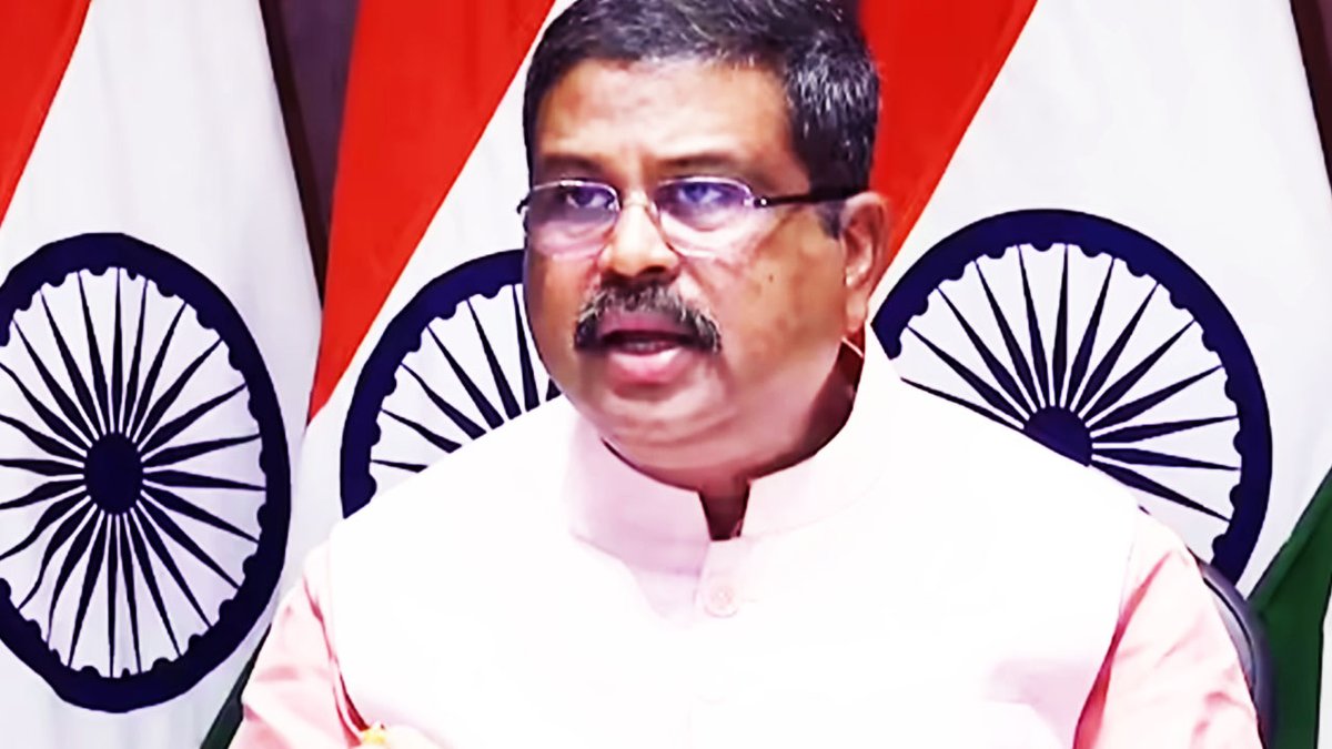 mrityunjayk511's tweet photo. केन्द्रीय शिक्षा मंत्री Dharmendra Pradhan ने दिया इस्तीफा । #dharmendrapradhan #dharmendrapradharesign #cockroachjanataparty https://t.co/2dUTqhtrWN