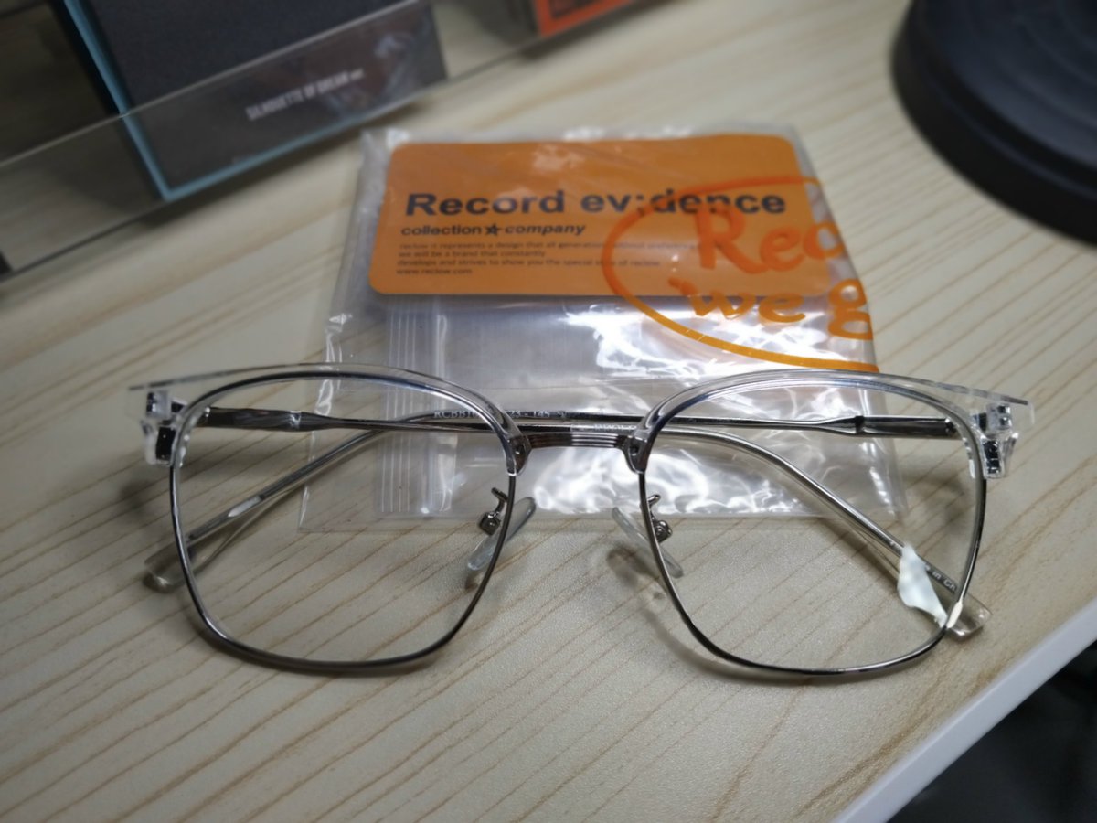 thxtxyz's tweet photo. WTS/ส่งต่อแว่นตา reclow แบบที่จีเซลใส่ ลองใส่ครั้งเดียว สภาพ Used like new/no box ราคา 500 ส่งฟรีค่ะ สนใจขอดูรูปเพิ่มเติมได้ใน dm นะคะ
#ส่งต่อ #ส่งต่อแว่นตา #แว่นตา #reclow #เกาหลี #ส่งต่อเครื่องประดับ #ส่งต่อเสื้อผ้า https://t.co/Jfp3IdKopU