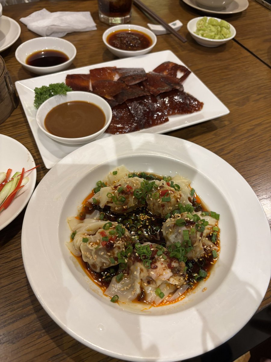 Nhung Lora tweet media