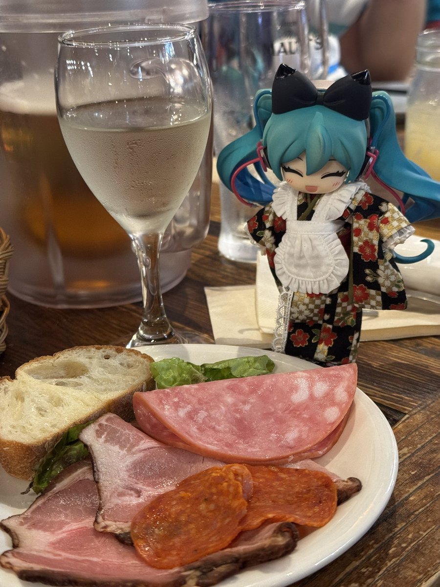 マエさん様 半丸１３キロ マジミラ2日目の夜ご飯🎶 #ねんどろワイン🍷