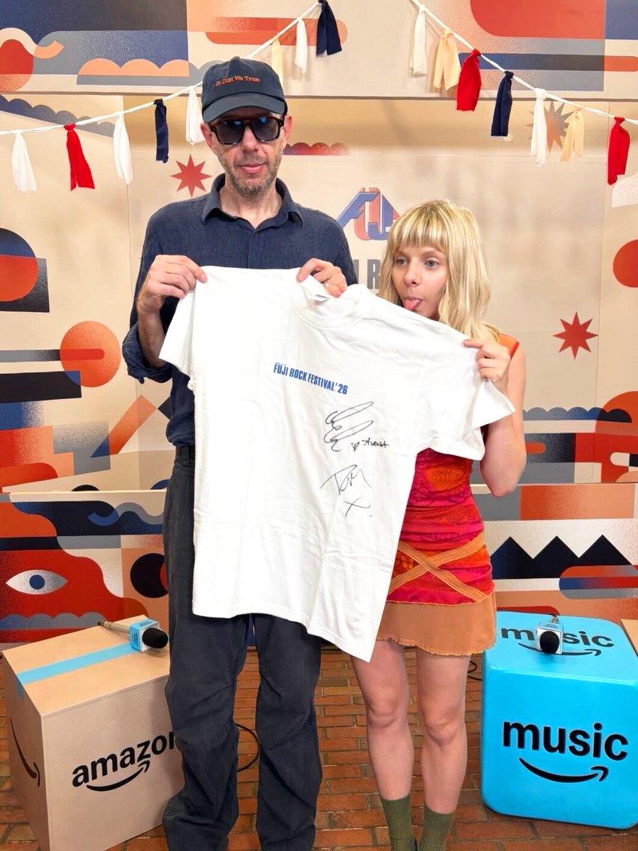 amazonmusicjp's tweet photo. ＼サインをもらいました！／
#TOMORA の直筆サイン入りTシャツは写真をチェック🎁
こちらのTシャツを抽選で1名様にプレゼント👕

応募は👆の投稿から

▼応募期間
～7/31(金)23:59

▼規約
https://t.co/Gvhv7Hi7et

@fujirock_jp https://t.co/7YPkDCOd1N