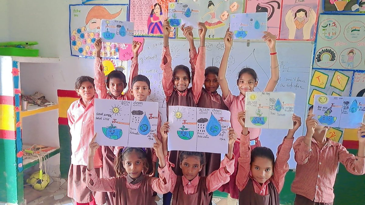 basicshiksha_up's tweet photo. मऊ : आज बचाएंगे पानी,कल खुशहाल होगी जिंदगानी 
प्राथमिक विद्यालय हाजीपुर के बच्चों ने भूजल संरक्षण पर पोस्टर बनाकर जल के महत्व और जल संरक्षण के महत्व को बताया ।

#SchoolChaloAbhiyanUP #SchoolEducation #SamagraShiksha #BasicEducationUP #BasicShikshaUP https://t.co/2JpYpK6PLp