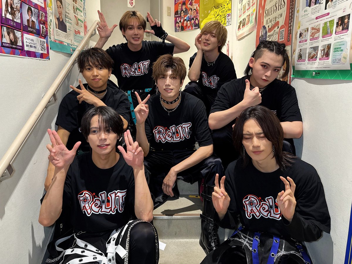 info_ReLIT's tweet photo. ReLIT 8th Single「炎上 / ばかっけぇ!」
発売記念フリーライブ in 愛知

リリイベ初日、たくさんの方にご来場いただきありがとうございました🔥🥁

撮影いただいた動画や写真は、
#ReLIT
#ReLIT_フリラ
#ReLIT炎上
#ばかっけぇ
をつけて、各種SNSへご投稿ください！

明日は愛知撮影会です📸
2ショット撮影会は当日券もご用意ありますので、ぜひお気軽にご参加ください💫
https://t.co/L6AAS6QZVp