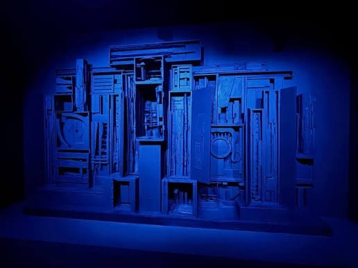 CarmencitaB's tweet photo. 🇺🇦 Mrs. N’s Palace, Louise Nevelson (Pereïaslav 1899-1988) 🇺🇦 #ukraine #ukraineart #ukraineartist #славаукраїні https://t.co/uf8XsTsEiU https://t.co/Pp4Ri7yFQf