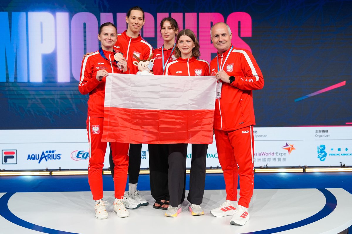PZSzerm's tweet photo. Barbara Brych już z upragnionym brązowym medalem mistrzostw świata. 😍
To największy sukces w karierze zawodniczki AZS AKF Kraków. 

@SPORT_GOV_PL #TworzymyPolskiSport https://t.co/pLItaA0fyf