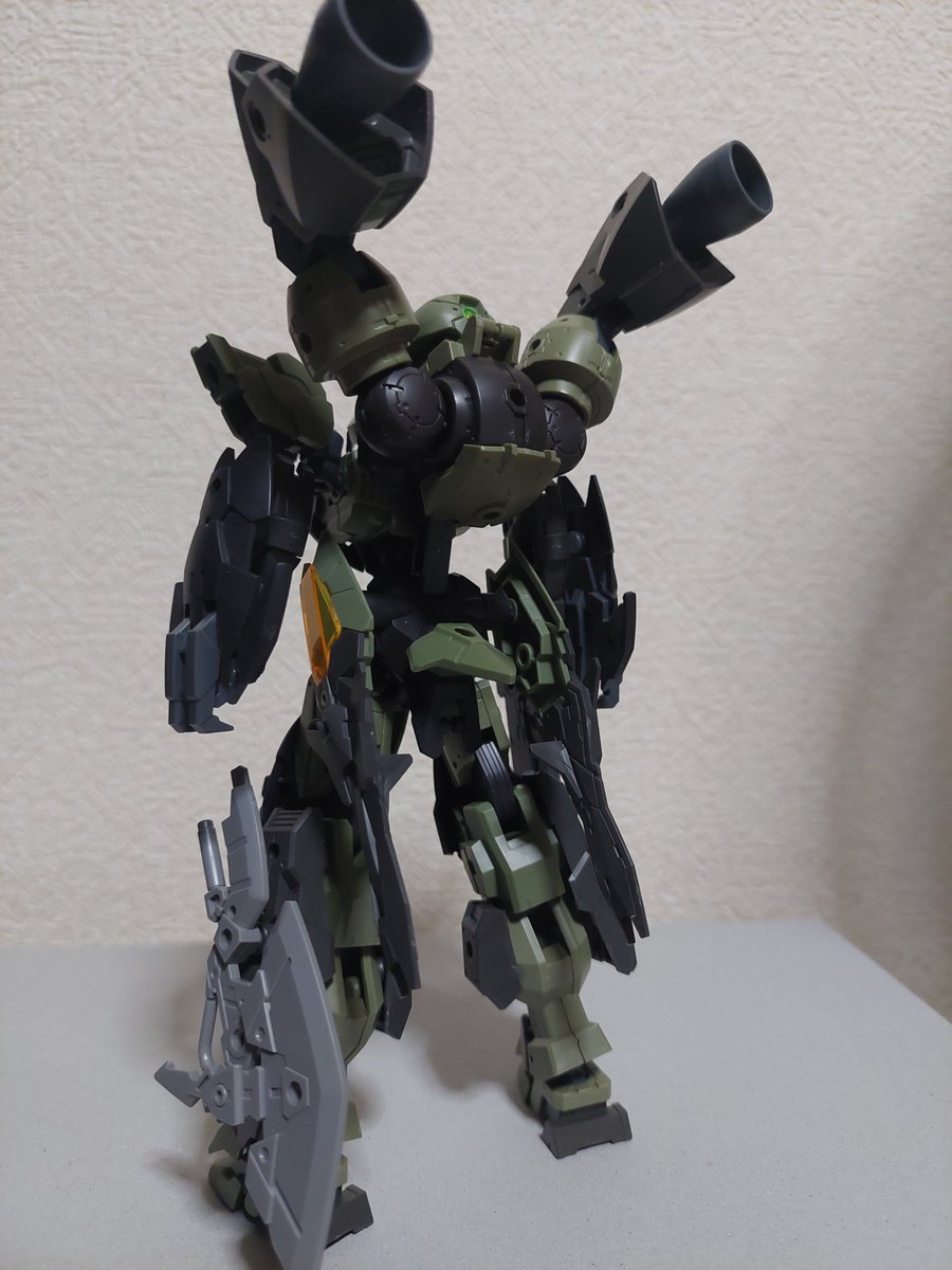 89hCzIKiS5m1uRI's tweet photo. #30MMCM2026
#30MMBF 

ノヴァルヴ・エクスペリメント

バイロン軍の特務部隊『シュトルムヴォルフ』に所属するEXM。
これといった特長は無いが、それ故に扱い易くパイロットを選ばないのが特徴である。

頭部はポルタノヴァの物だが、これは製作者のある女技術者のポリシーとのこと。

続 https://t.co/HBld3zZ4lf