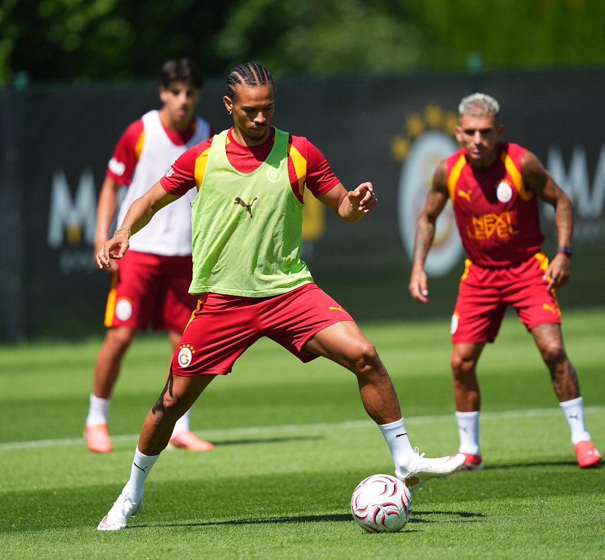 semihnisanci89's tweet photo. Biri ofansif biri defansif, gününde olduklarında takıma inanılmaz katkı yapan iki oyuncu. Özellikle Şampiyonlar Ligi için sakatlıktan mümkün olduğu kadar uzak bir sezon diliyorum. https://t.co/Iy9ljcyMDp