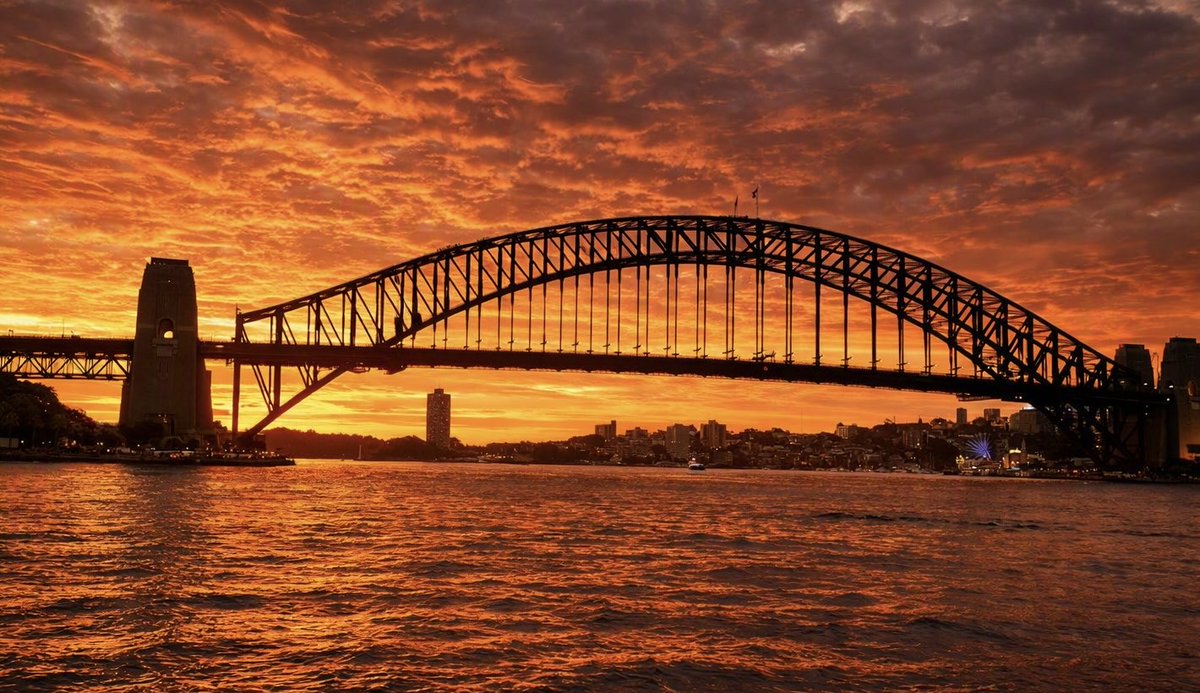 chandru_tg's tweet photo. 🌅✨ Sydney Harbour Bridge at sunset
The sky turned into pure gold and fire.
Sydney never fails to deliver cinematic views that feel straight out of a movie.
#Sydney #HarbourBridge #SunsetMagic https://t.co/QBWLE3kg0p