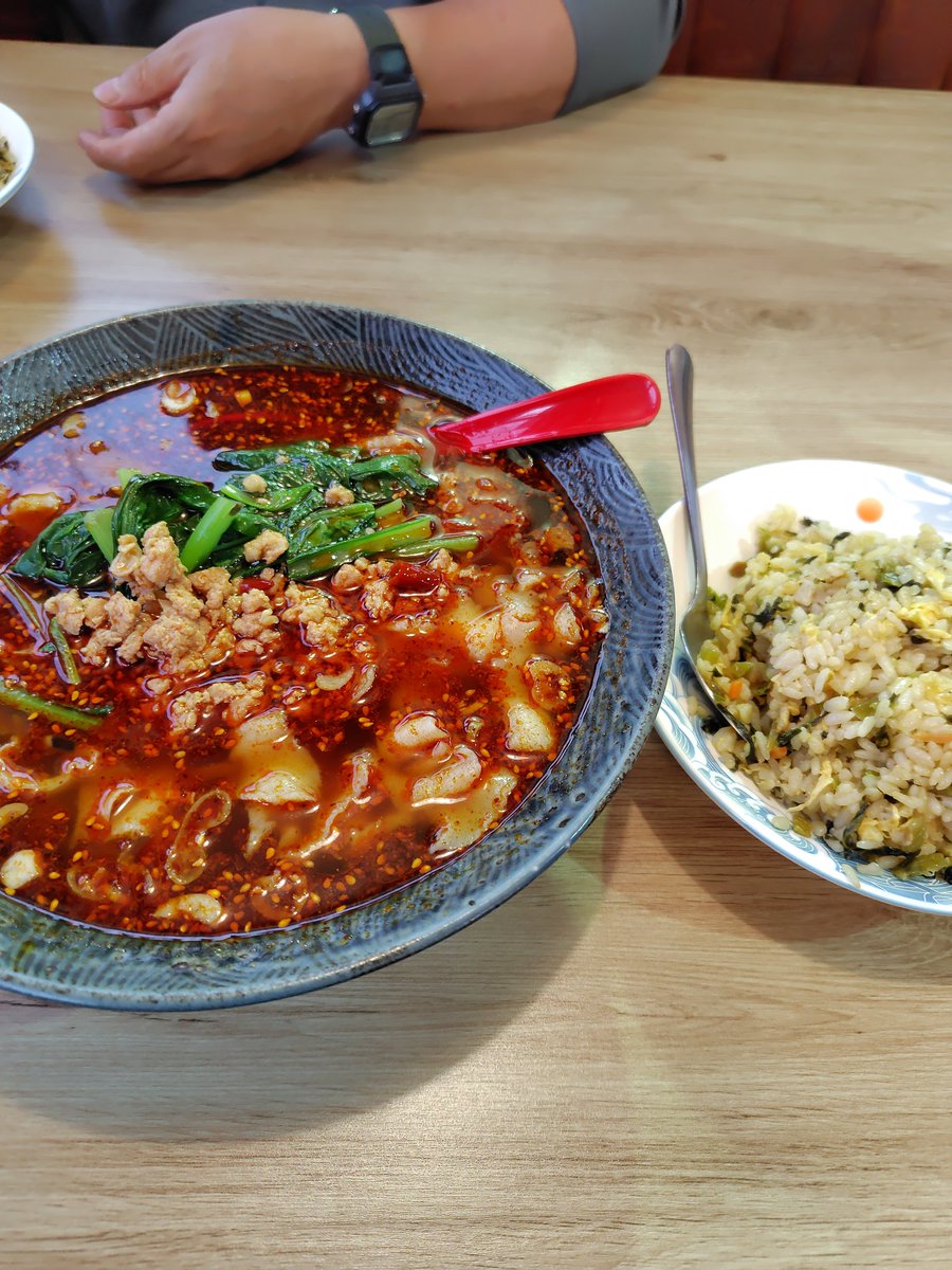 Yoshimura_touya's tweet photo. 今日は、つくばサバゲーランドに行って来ました！反省会の刀削麺と高菜炒飯！

#サバゲー　#つくばサバゲーランド　#茨城県　#茨城　#つくば　#八福　#台湾料理　#中華料理　#刀削麺　#高菜炒飯　#炒飯 https://t.co/mMF0fzcWco