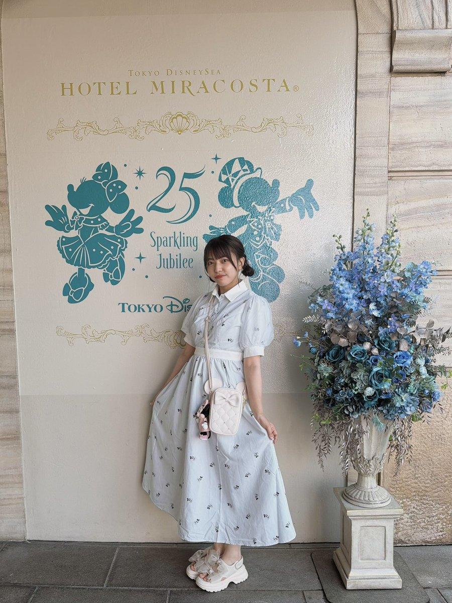 rin_disneytime's tweet photo. ミッキー🤍ストライプ総柄ワンピース🖤

早速お気に入りすぎる🌟
こんなに可愛いことあって大丈夫？？😂なくらい360°どこもかしこも可愛くて
ポシェットのピンク🩰との合わせがツボすぎなの😭🫶🏻💓

作ってくれてありがとうの気持ちを込めて💌🫶🏻

@airi_0302 @areeam_official https://t.co/JL1mJsfstr
