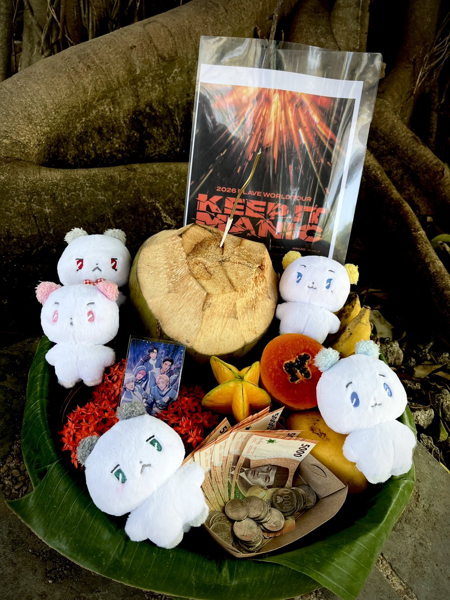 HajiShoyo's tweet photo. Keep it manic ❌
Keep it klenik ✅

Plave, please come to Indonesia 🇮🇩 

*Usaha jalur sesajen 😭🤣 biar and more-nya ada Jakarta. https://t.co/mdvA1cNAiI