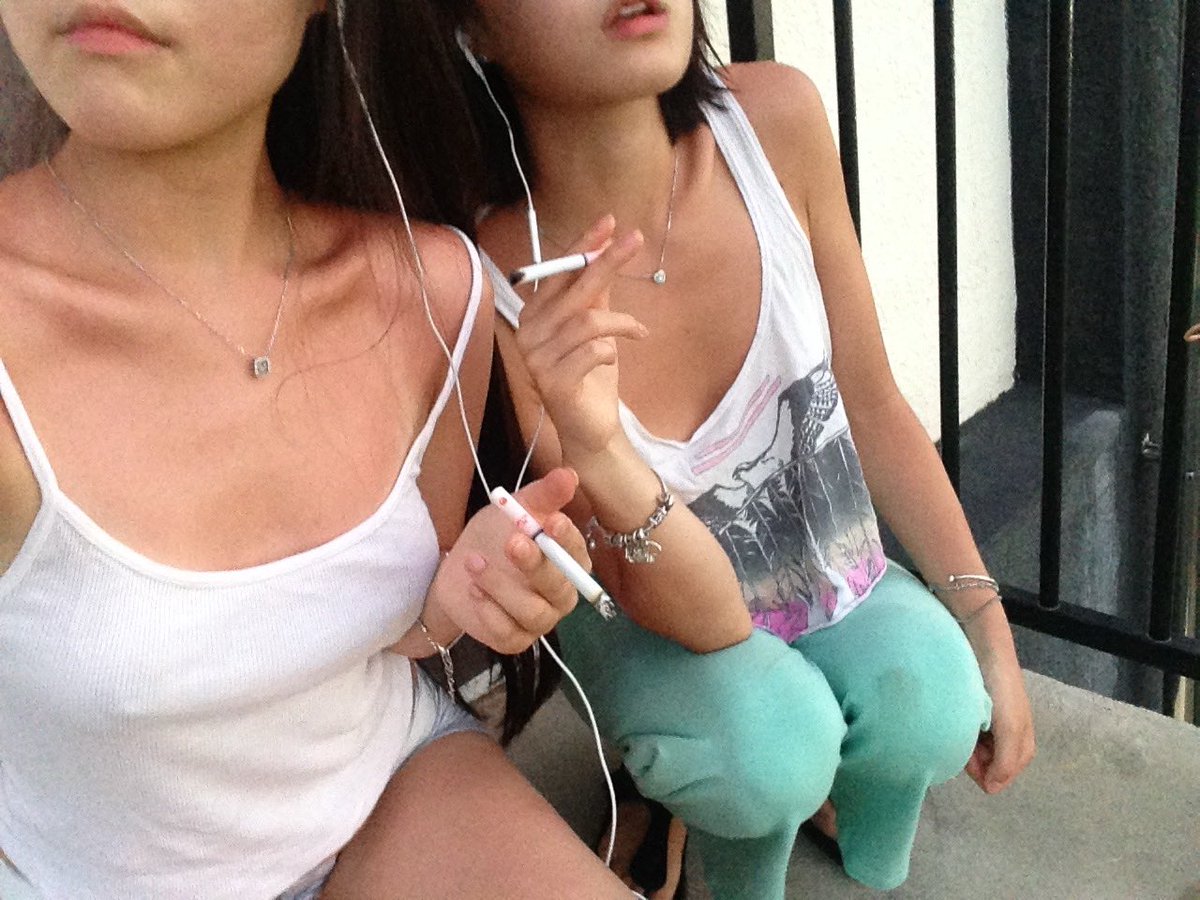 heyf4ye's tweet photo. balcony smoke sesh 
#drugtwt #cig #moothunt https://t.co/fHk09Gk9Wi