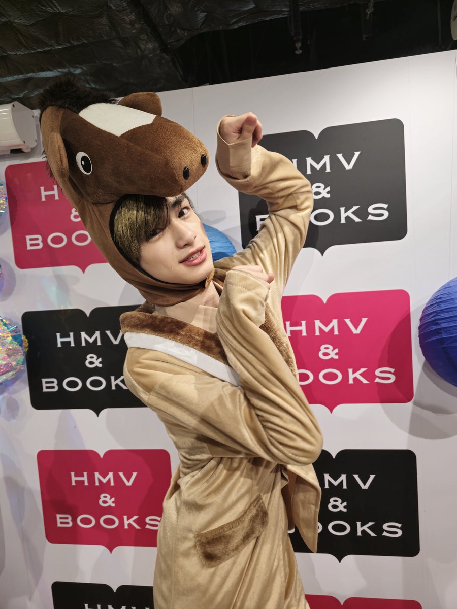 ゆっちゃん、なななんとカラースプレーで👱‍♂️に❗❗びっくりした