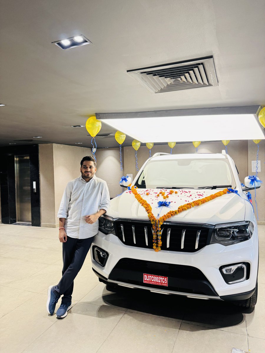 ManojBadbadwal's tweet photo. प्यारे भाई Dr. अरविंद फौजदार (भरतपुर) को New scorpio की बहुत बहुत बधाई एवं शुभकामनाएं 🎊🎉
तेजाजी महाराज का आर्शीवाद सदैव यू ही बना रहे ❤️‍🩹😊
@faujdar_arvind @Warriorsclub_X https://t.co/wOz07FABoU