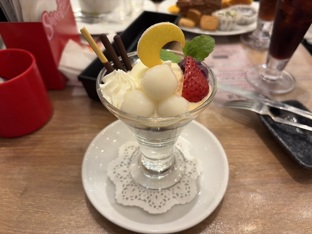 pancake_0125's tweet photo. 友達とスイパラ来た https://t.co/LR2rGVPIFh