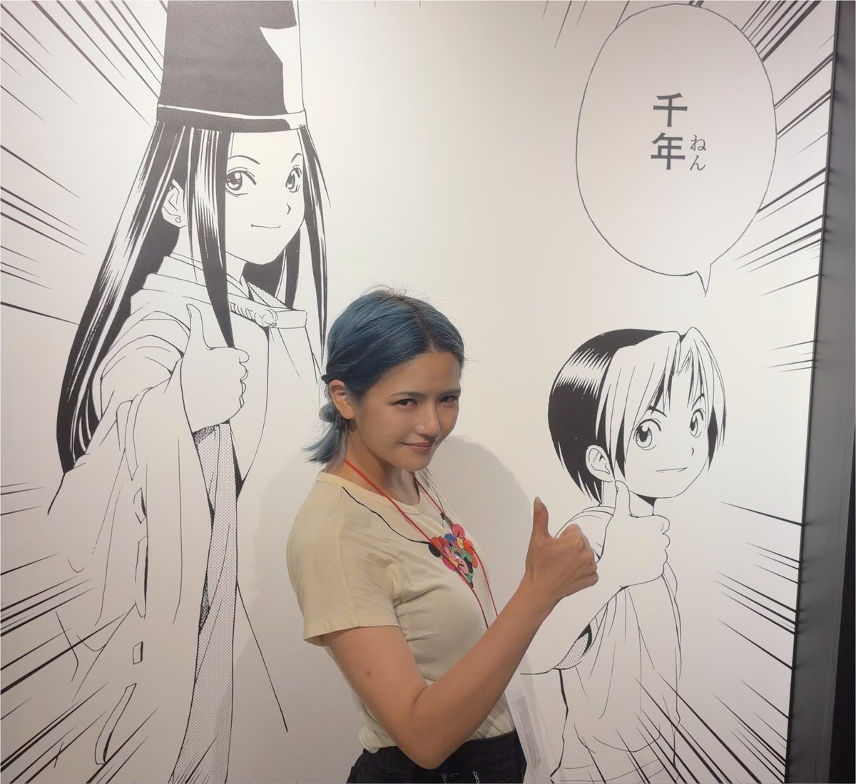 bakutensuruze's tweet photo. 1人で滑り込んだから本当に時間なくて、でも写真どーしても撮って欲しかったから見知らぬお兄さんにお願いしたら快く引き受けてくれて、スッとすまし顔でポーズしてたら

「いつから囲碁やってるの〜？」

って声かけしてくれて
ヲタクニチャァ　顔して

「千年!」

って答えた時のわたしの嬉しそうな顔みてくれ