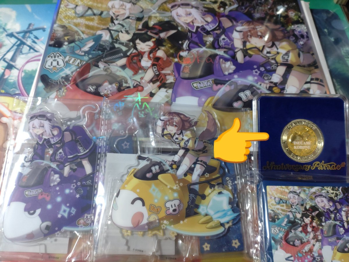 AZAP8599's tweet photo. 以前に届いたゲマズのアニバーサリーグッズのコインを持て余してたのですが、100均によいグッズが売ってたので、ストラップ化してみました❗️
もうすこしデコっても可愛いかもだけど、ひとまずこんな感じになりました☺️
＃ころねすきー
＃みてくれころさん https://t.co/QZ3K4XcQ2B