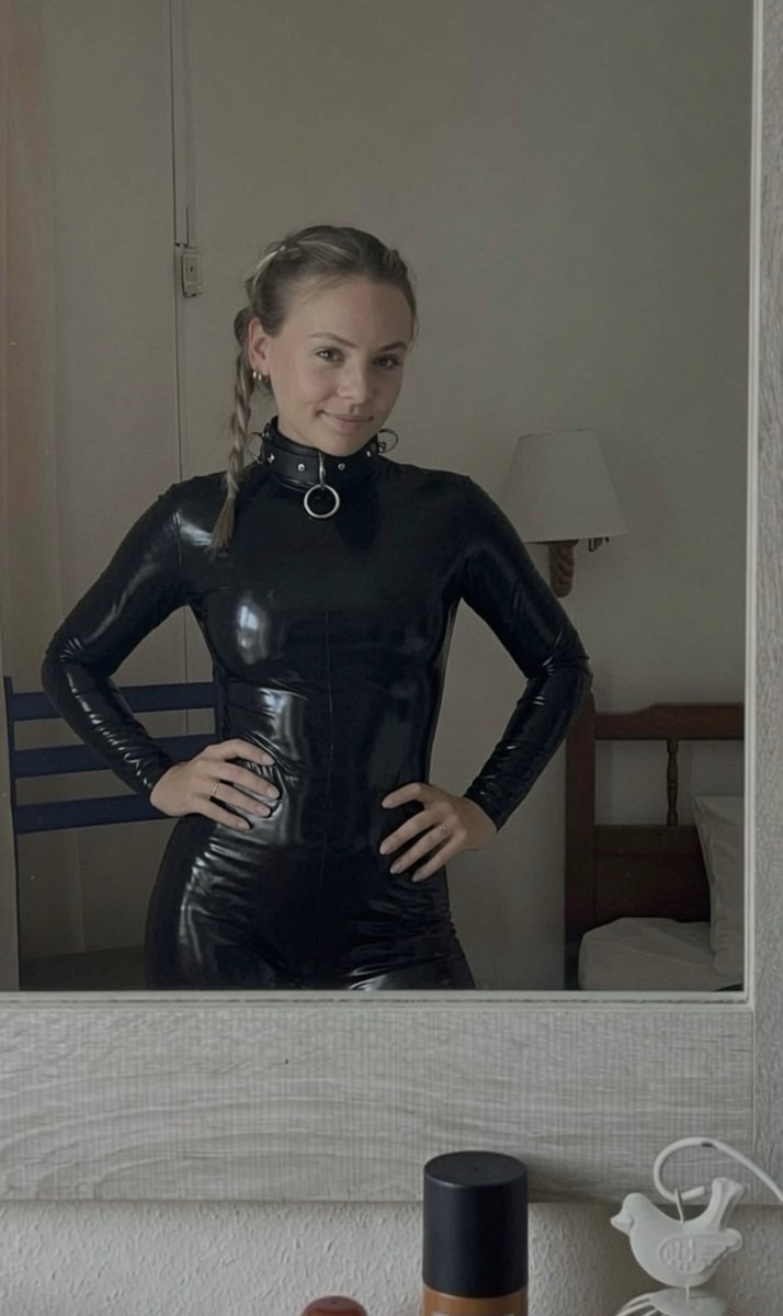 LatexGoddesRoxy's tweet photo. 🌀DRONE TRANSFORMATION🌀

🖤WELCOME TO YOUR NEW LIFE🖤

#clicksluts #techdom #leather #Latex #findom #paypig #hypno #kidslox https://t.co/Vbaj1p9ud8