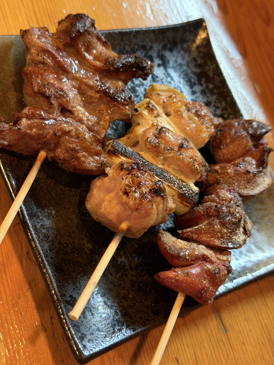 amulet2005's tweet photo. 串焼きをおまかせで😇 https://t.co/epv11GDRWP