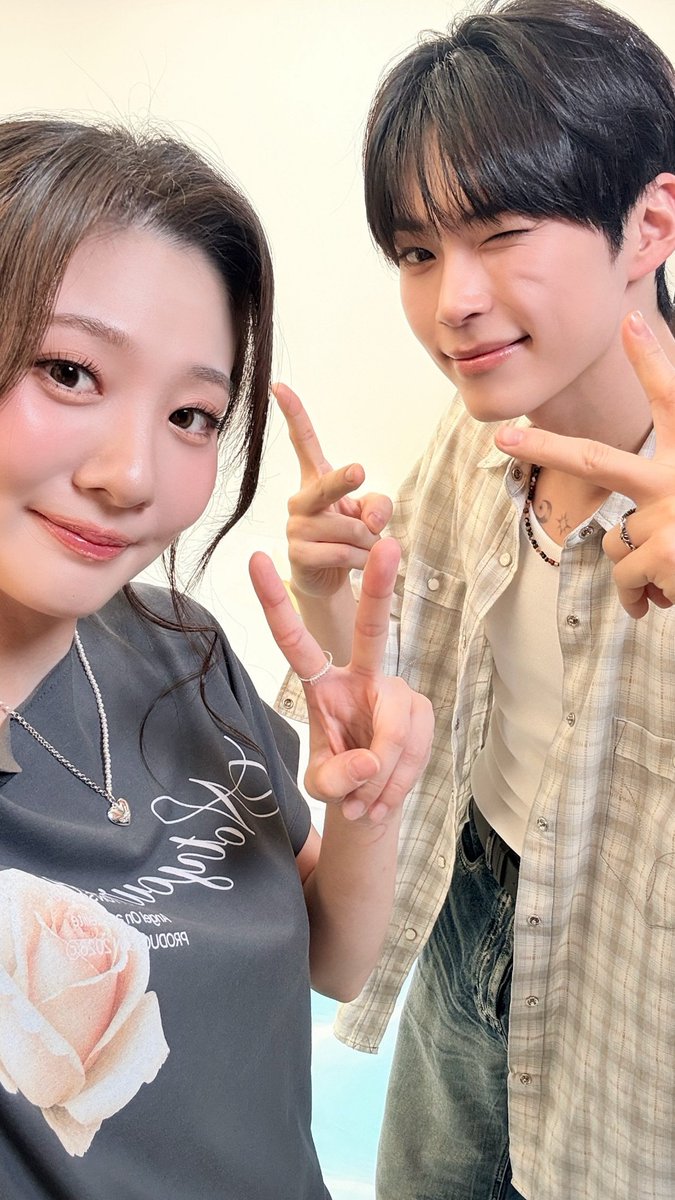mypluffycloud's tweet photo. 260725 볼빨간사춘기 인스타그램 스토리 #성한빈 https://t.co/Jg8n0qhgwi