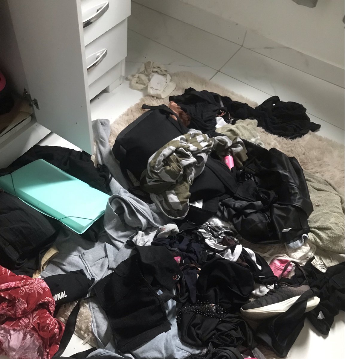 Tatalpik's tweet photo. Como encontro meu quarto pós role https://t.co/wtgm0GyY1E