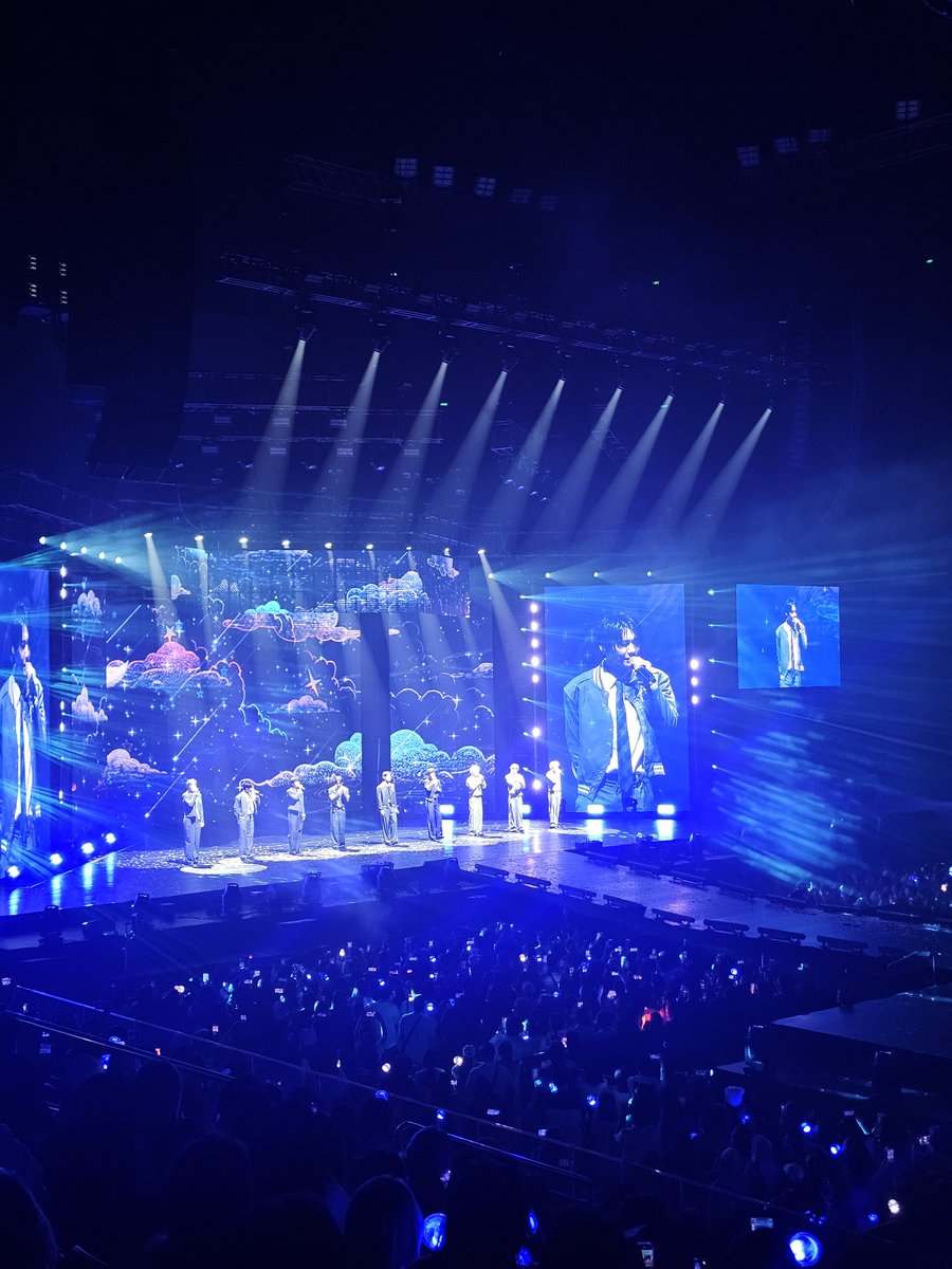 manilaconcerts's tweet photo. "The Little Star" sparkled even brighter with thousands of FOHAs singing along. 💫
    
#AHOF  #아홉 
#THE_FIRST_SPARK
#THE_FIRST_SPARK_IN_MANILA
#APPLEWOOD #APPLEWOODPH https://t.co/XAd0a23qVA