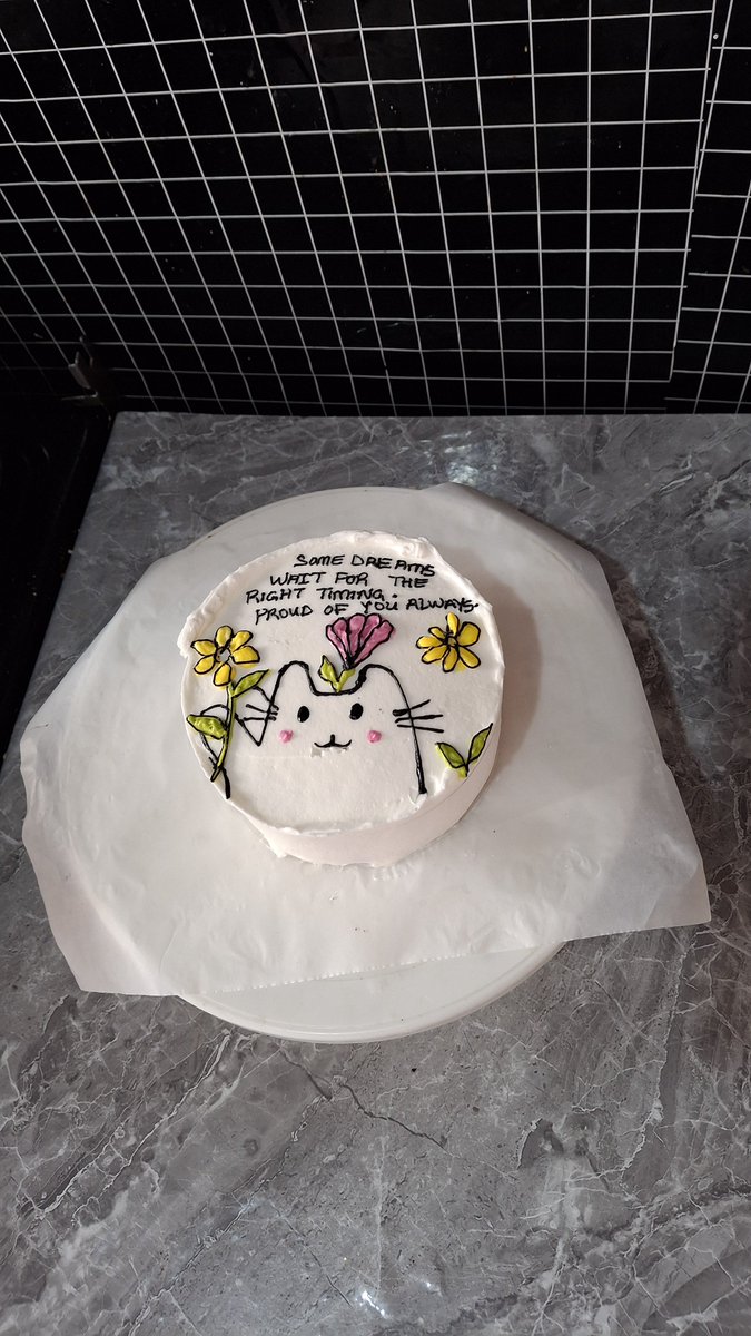krustykraves's tweet photo. You blink and it's the weekend again😪

5" bento cake: 13,500
📍Abuja https://t.co/Xf9XudPxZA