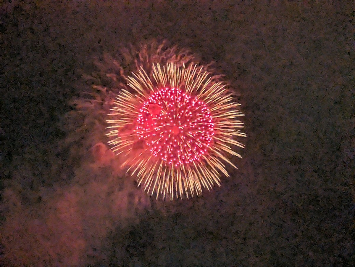 omotizu's tweet photo. たまや〜かぎや〜♪🎆🧀

今年も花火見れて良かった🥰 https://t.co/gU7f2WhvMv